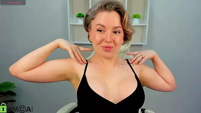 Nikki_Kai from StripChat