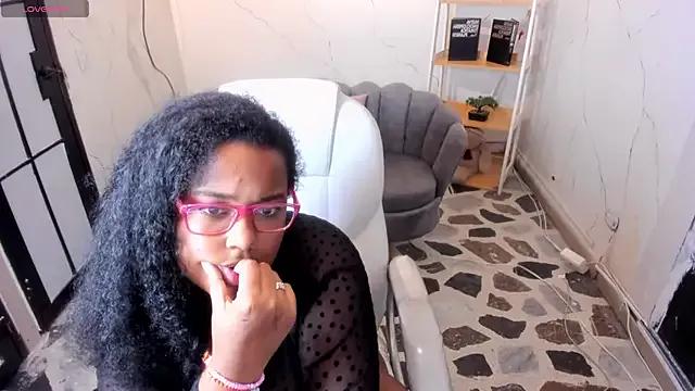 nikkieMoe from StripChat is Freechat