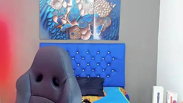 Explore our live girls sluts from our Custom and Multi clubs and checkout exclusive access to highly interactive content, such as shape, hair, titties, pussy type and many more.