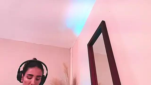 Nina_Cavaali from StripChat