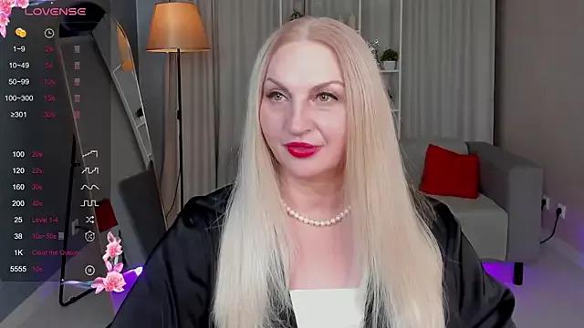 Nina_Devillle from StripChat