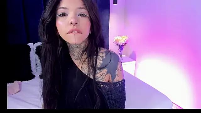 Explore our live girls sluts from our Custom and Multi clubs and checkout exclusive access to highly interactive content, such as shape, hair, titties, pussy type and many more.