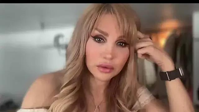 Explore our live girls sluts from our Custom and Multi clubs and checkout exclusive access to highly interactive content, such as shape, hair, titties, pussy type and many more.