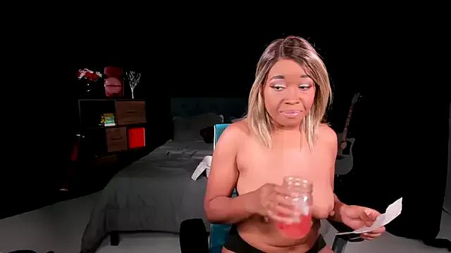 NinaRiveraXO from StripChat
