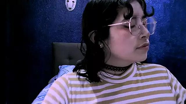 NinaYellow from StripChat