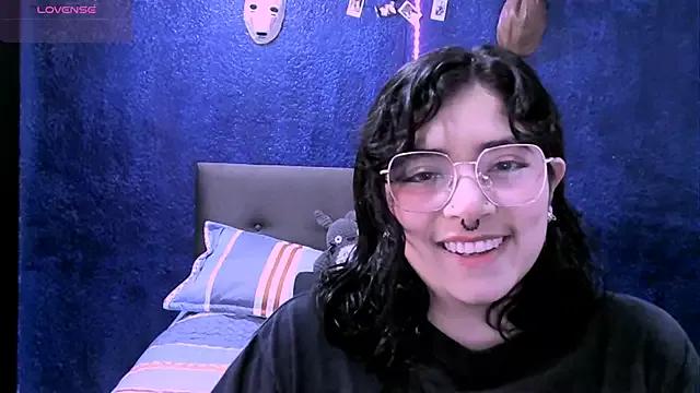 NinaYellow from StripChat
