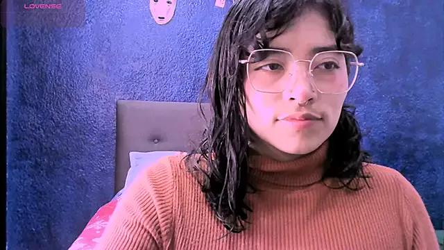 NinaYellow from StripChat