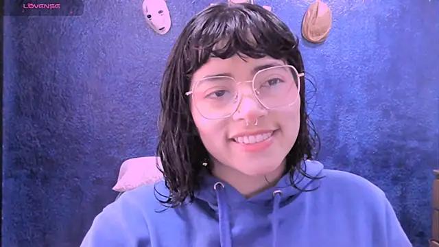 NinaYellow from StripChat