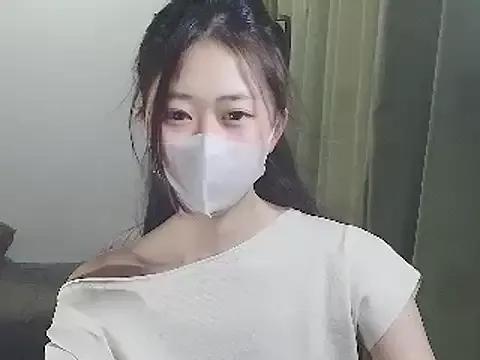 Ninii-b from StripChat