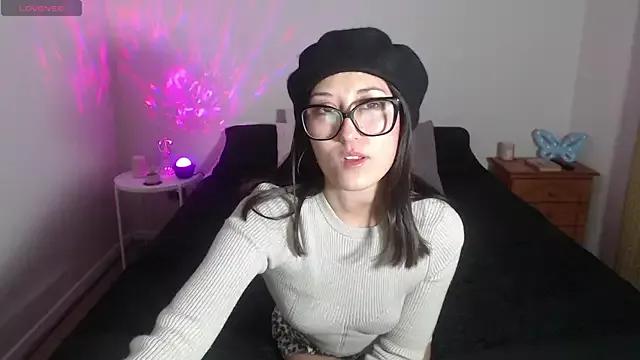 Ninimoon from StripChat