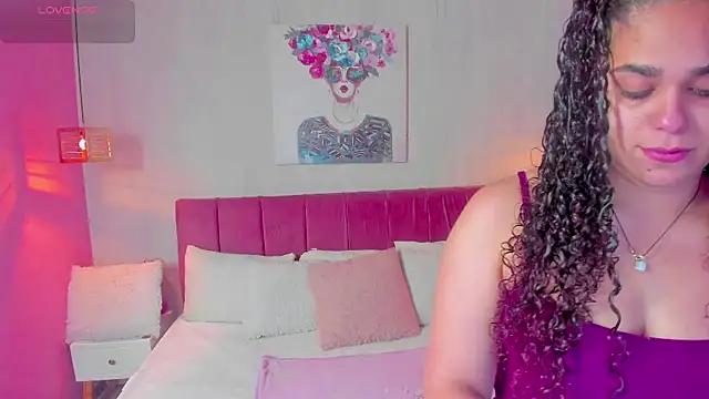 ninna_curly from StripChat