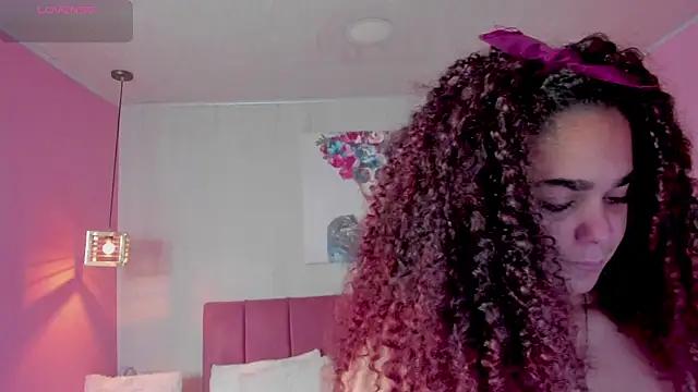 ninna_curly from StripChat