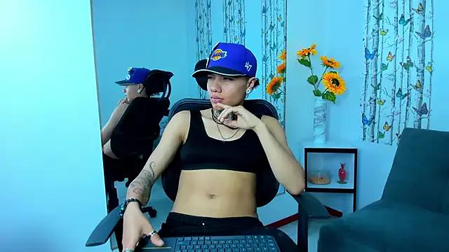 Explore our live girls sluts from our Custom and Multi clubs and checkout exclusive access to highly interactive content, such as shape, hair, titties, pussy type and many more.