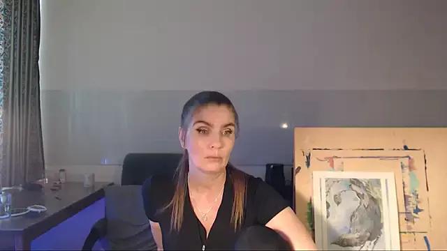 NoNudeElie from StripChat