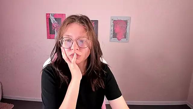 Noora_Moore from StripChat is Freechat
