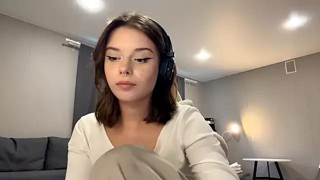 Explore our live girls sluts from our Custom and Multi clubs and checkout exclusive access to highly interactive content, such as shape, hair, titties, pussy type and many more.