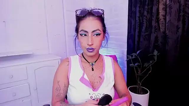 Explore our live girls sluts from our Custom and Multi clubs and checkout exclusive access to highly interactive content, such as shape, hair, titties, pussy type and many more.