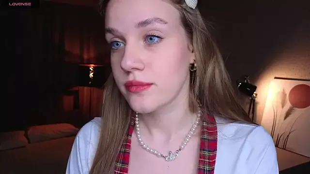 OdellaFrake webcams show profile image 