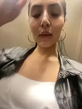 oh_nina from StripChat is Freechat