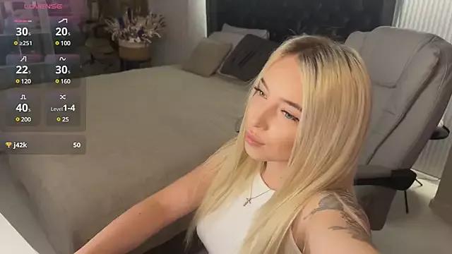 Explore our live girls sluts from our Custom and Multi clubs and checkout exclusive access to highly interactive content, such as shape, hair, titties, pussy type and many more.