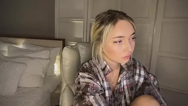 Explore our live girls sluts from our Custom and Multi clubs and checkout exclusive access to highly interactive content, such as shape, hair, titties, pussy type and many more.