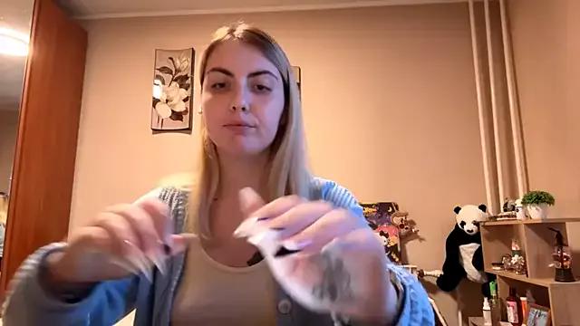 Explore our live girls sluts from our Custom and Multi clubs and checkout exclusive access to highly interactive content, such as shape, hair, titties, pussy type and many more.