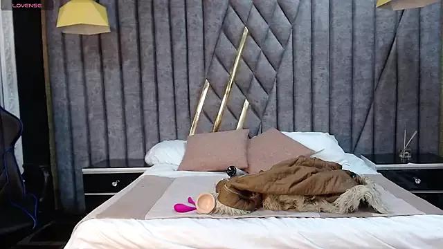 Explore our live girls sluts from our Custom and Multi clubs and checkout exclusive access to highly interactive content, such as shape, hair, titties, pussy type and many more.