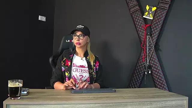 OliviaSmith from StripChat is Freechat