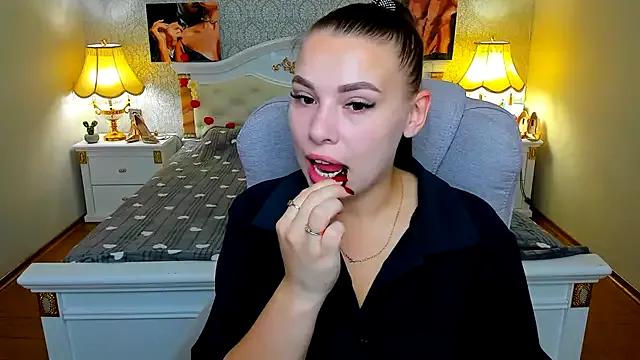 OmniaSher from StripChat is Freechat