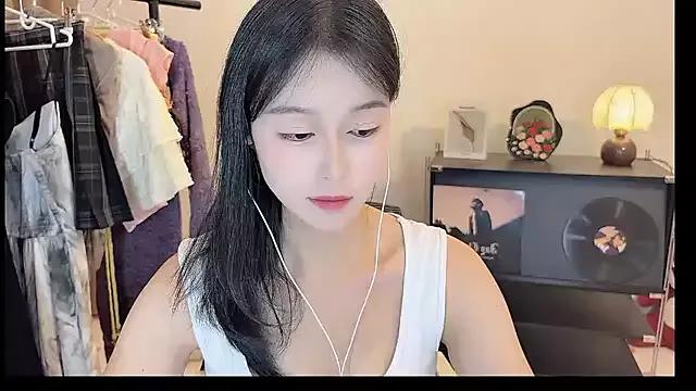 Onechestnut webcams show profile image 