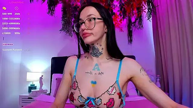 PalmLora from StripChat is Freechat