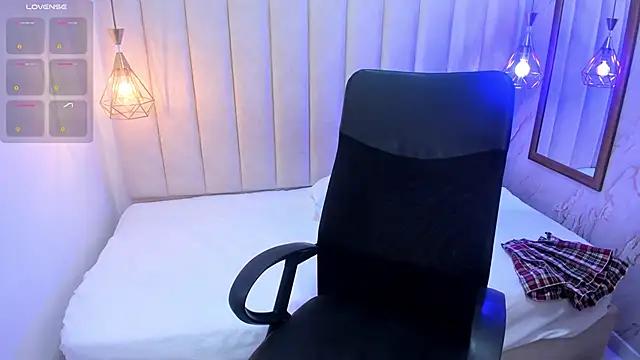 Explore our live girls sluts from our Custom and Multi clubs and checkout exclusive access to highly interactive content, such as shape, hair, titties, pussy type and many more.