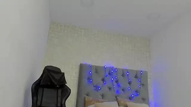 Explore our live girls sluts from our Custom and Multi clubs and checkout exclusive access to highly interactive content, such as shape, hair, titties, pussy type and many more.