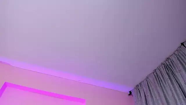 paris_noa from StripChat is Freechat