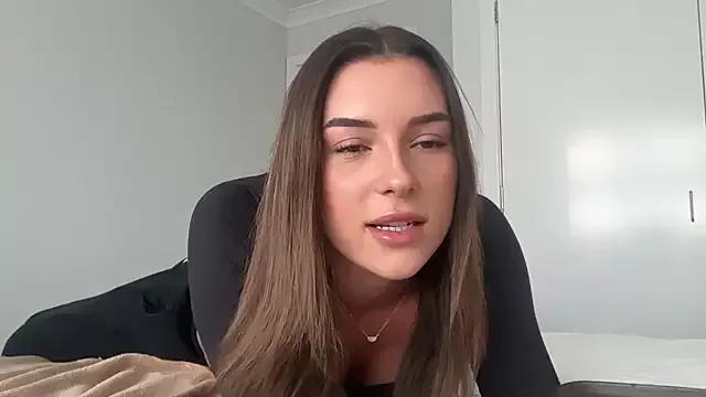 parisbabyxox from StripChat is Freechat