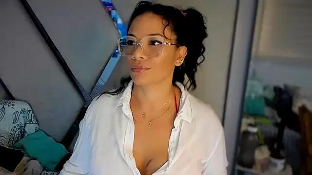 Explore our live girls sluts from our Custom and Multi clubs and checkout exclusive access to highly interactive content, such as shape, hair, titties, pussy type and many more.