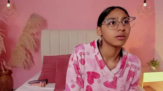 paulacastilla from StripChat is Freechat