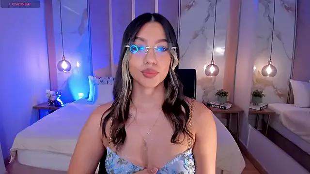 Explore our live girls sluts from our Custom and Multi clubs and checkout exclusive access to highly interactive content, such as shape, hair, titties, pussy type and many more.
