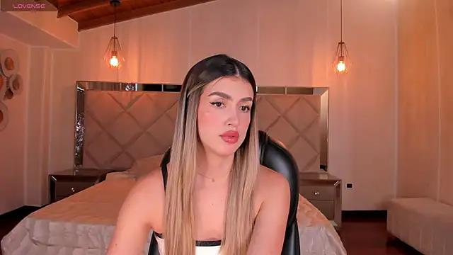 Explore our live girls sluts from our Custom and Multi clubs and checkout exclusive access to highly interactive content, such as shape, hair, titties, pussy type and many more.
