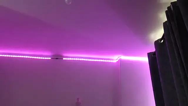 peeky_pinky from StripChat