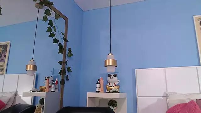 PenelopeBond from StripChat