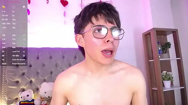 PepperTwink from StripChat is Freechat