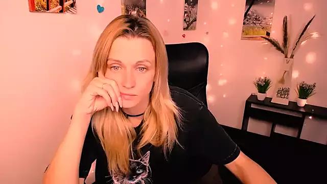 PeppyMia from StripChat