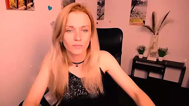 PeppyMia from StripChat