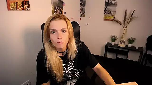 PeppyMia from StripChat