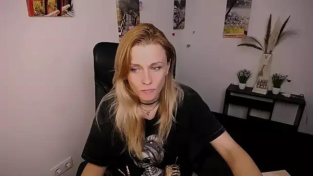 PeppyMia from StripChat