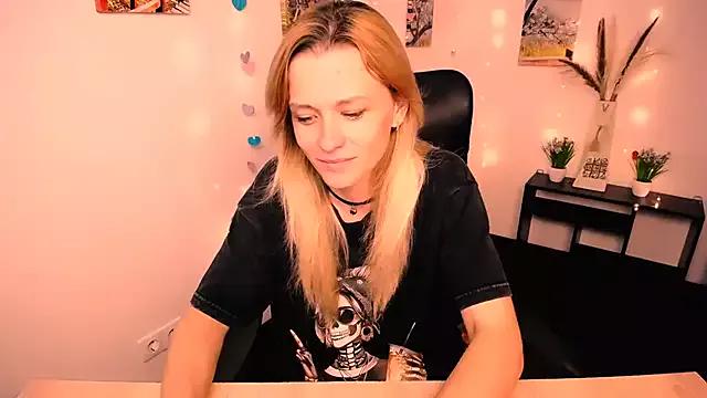 PeppyMia from StripChat