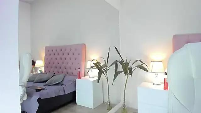 Explore our live girls sluts from our Custom and Multi clubs and checkout exclusive access to highly interactive content, such as shape, hair, titties, pussy type and many more.