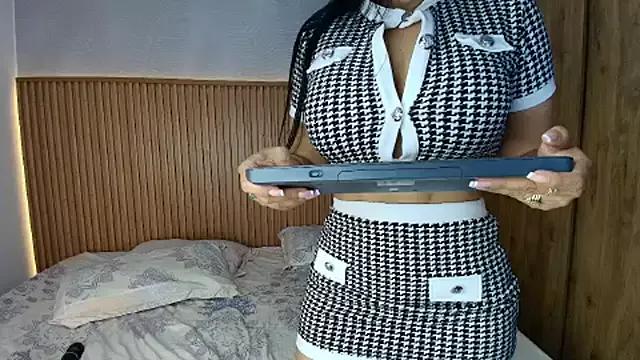 Explore our live girls sluts from our Custom and Multi clubs and checkout exclusive access to highly interactive content, such as shape, hair, titties, pussy type and many more.