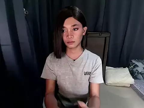 Petite_HugeCock from StripChat is Freechat